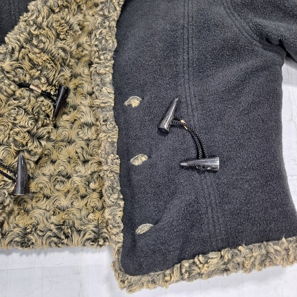 Fjall Wool Reversible Toggle Button Coat - Picture 4 of 10
